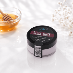 A natural deodorant with a warm musk scent that keeps underarms fresh and comfortable all day.